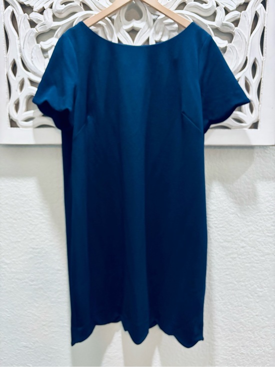 Anne Klein Dresses & Skirts - Anne Klein Scallop Shift Dress in Navy